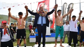 Türkiye Güreş Vakfı'ndan Başkan Soner Çetin’e Plaket