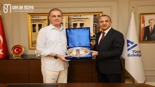 Ömer Çelik, Yüreğir Belediye Başkan Vekili Tarık Özünal’ı makamında ziyaret etti